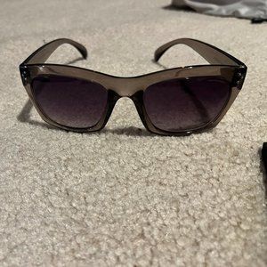 Christian Siriano sunglass "Julia" Crystal Gray color, 54-20-144 w/case